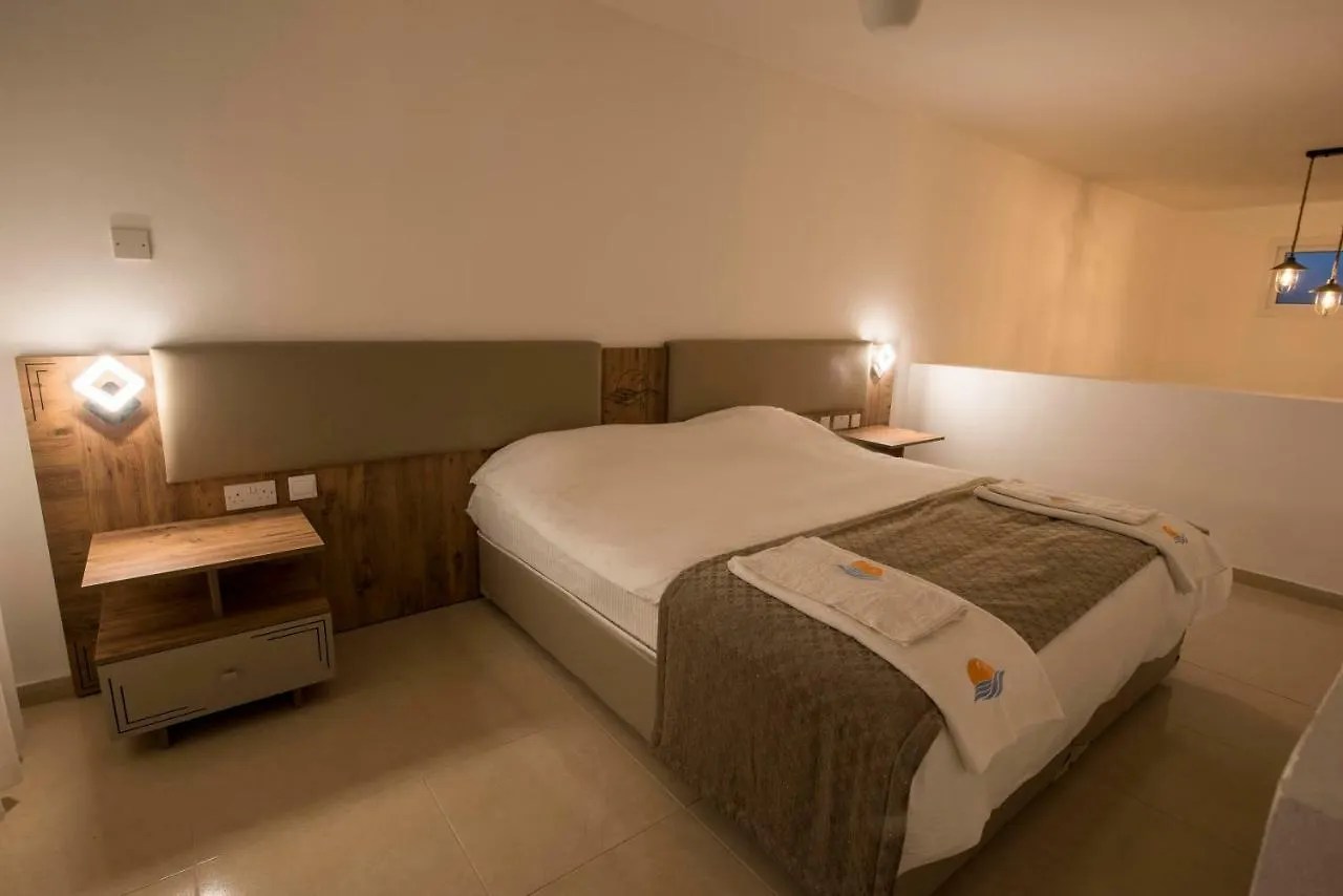 Deniz Airport Suites Nicosia