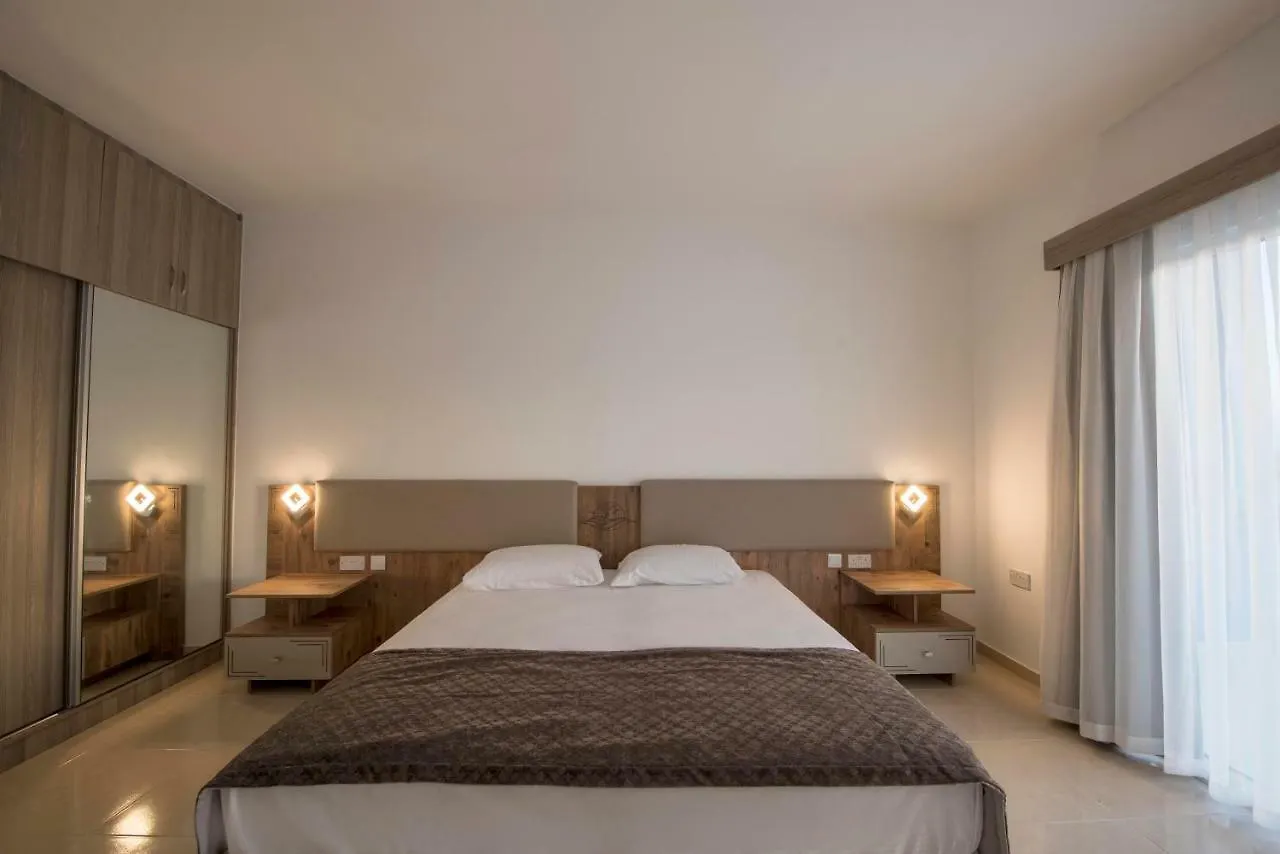 Apartment Deniz Airport Suites Nicosia