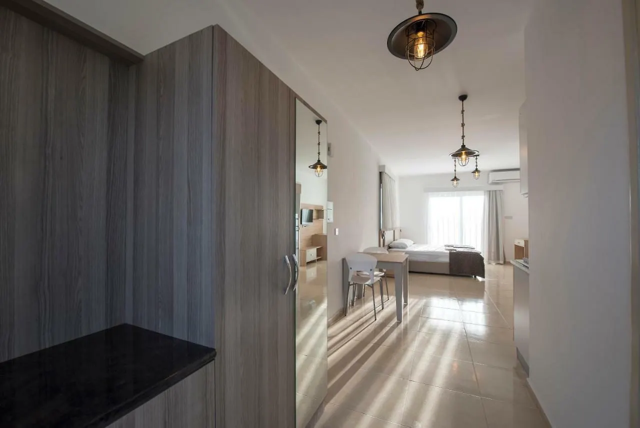 Deniz Airport Suites Nicosia