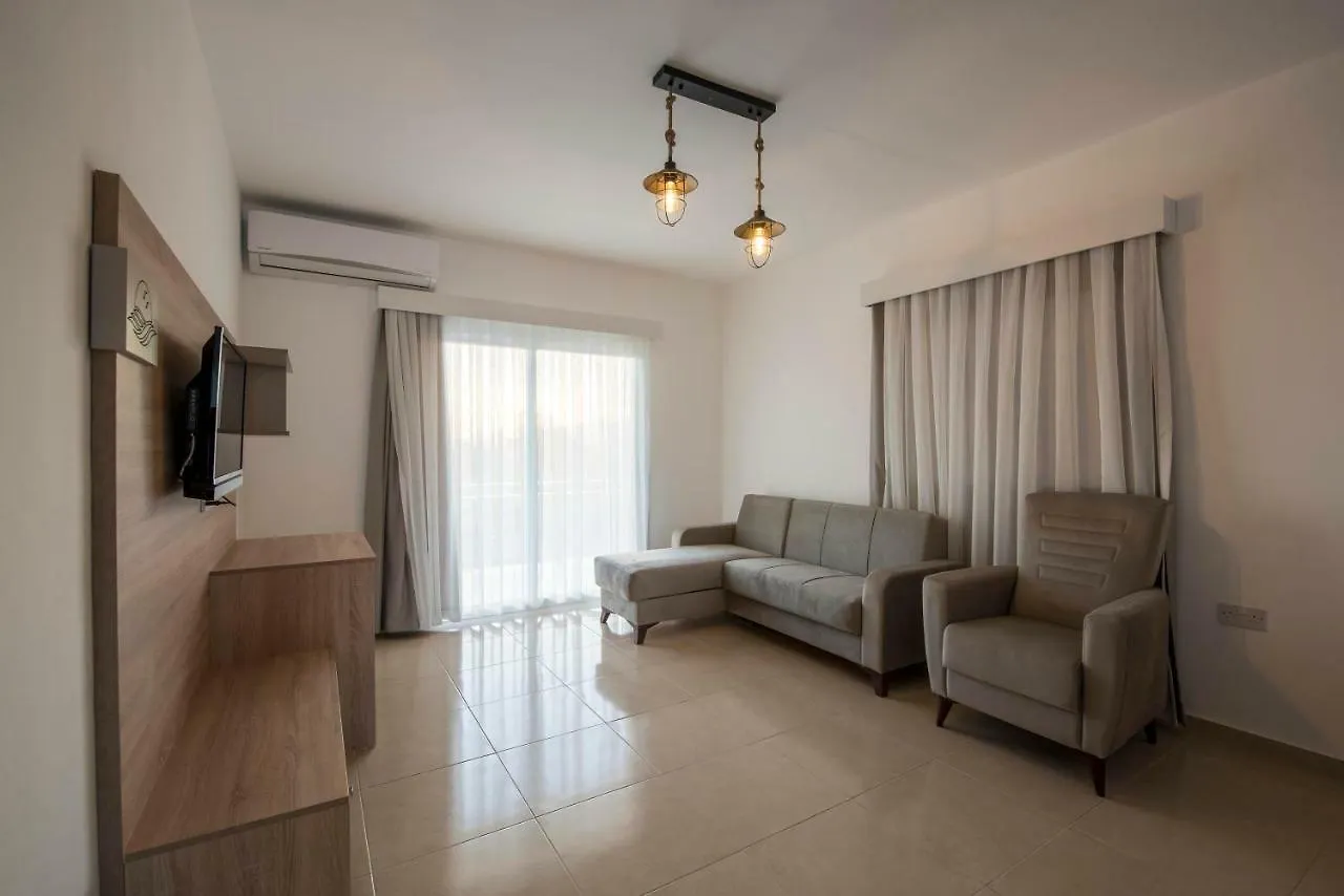 Deniz Airport Suites Nicosia Apartment